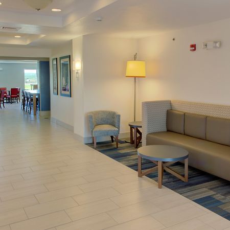Holiday Inn Express & Suites Le Mars By Ihg Exterior photo